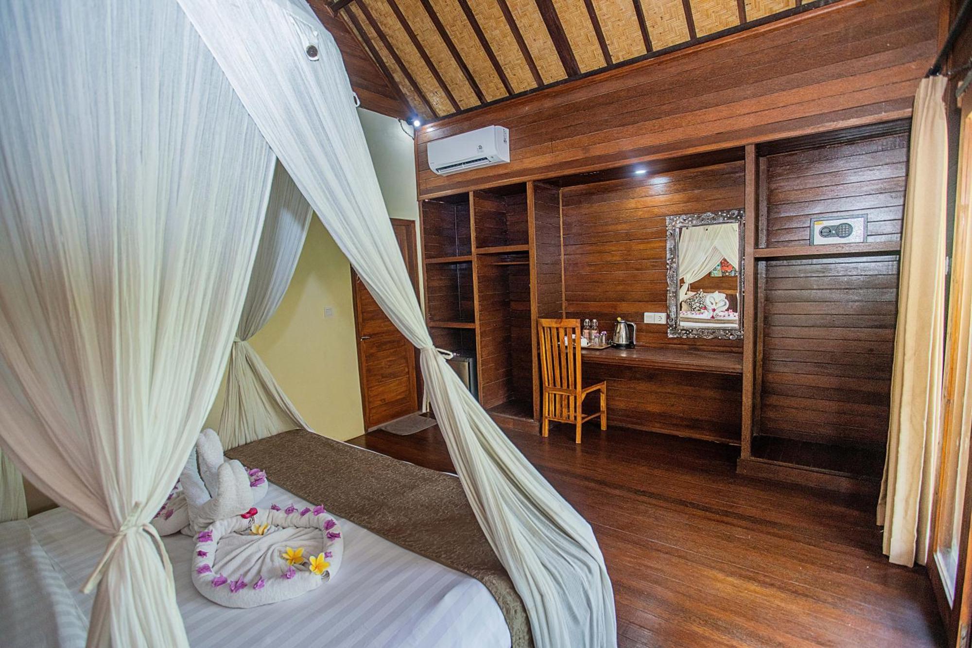 D'Muncuk Huts Lembongan Hotel Exterior photo