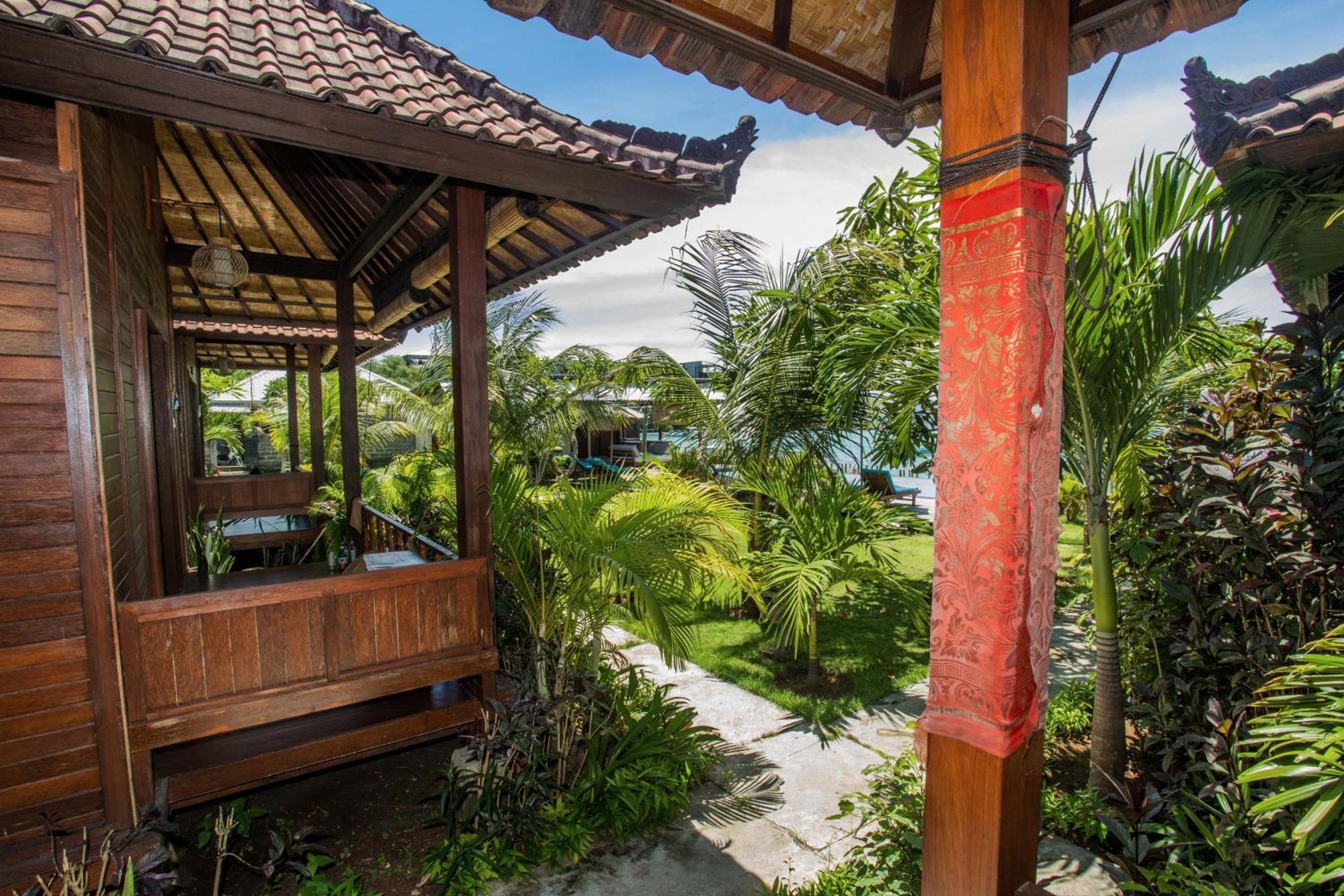 D'Muncuk Huts Lembongan Hotel Exterior photo