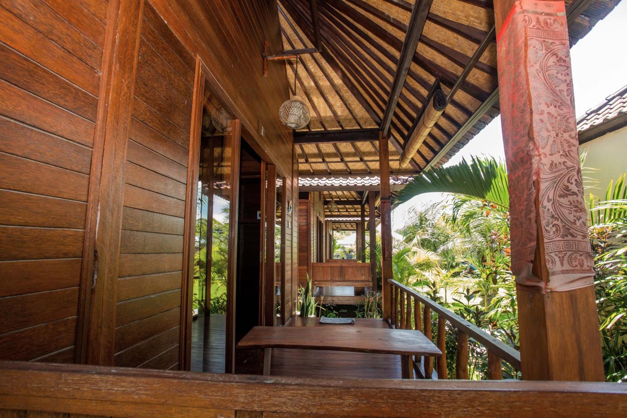 D'Muncuk Huts Lembongan Hotel Exterior photo